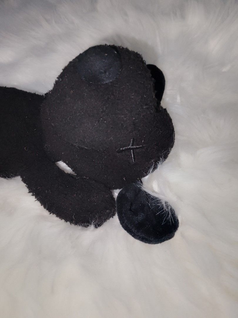 KAWS X PEANUTS BLACK PLUSH TOY (Category: Plushies & Soft Toys) located in Buenavista. Submitted by lairdmixitems (Listing ID 1268994698, Image 3). Description: UNIQLO X KAWS X PEANUTS SMALL EXCELLENT CONDITION NO ISSUE.