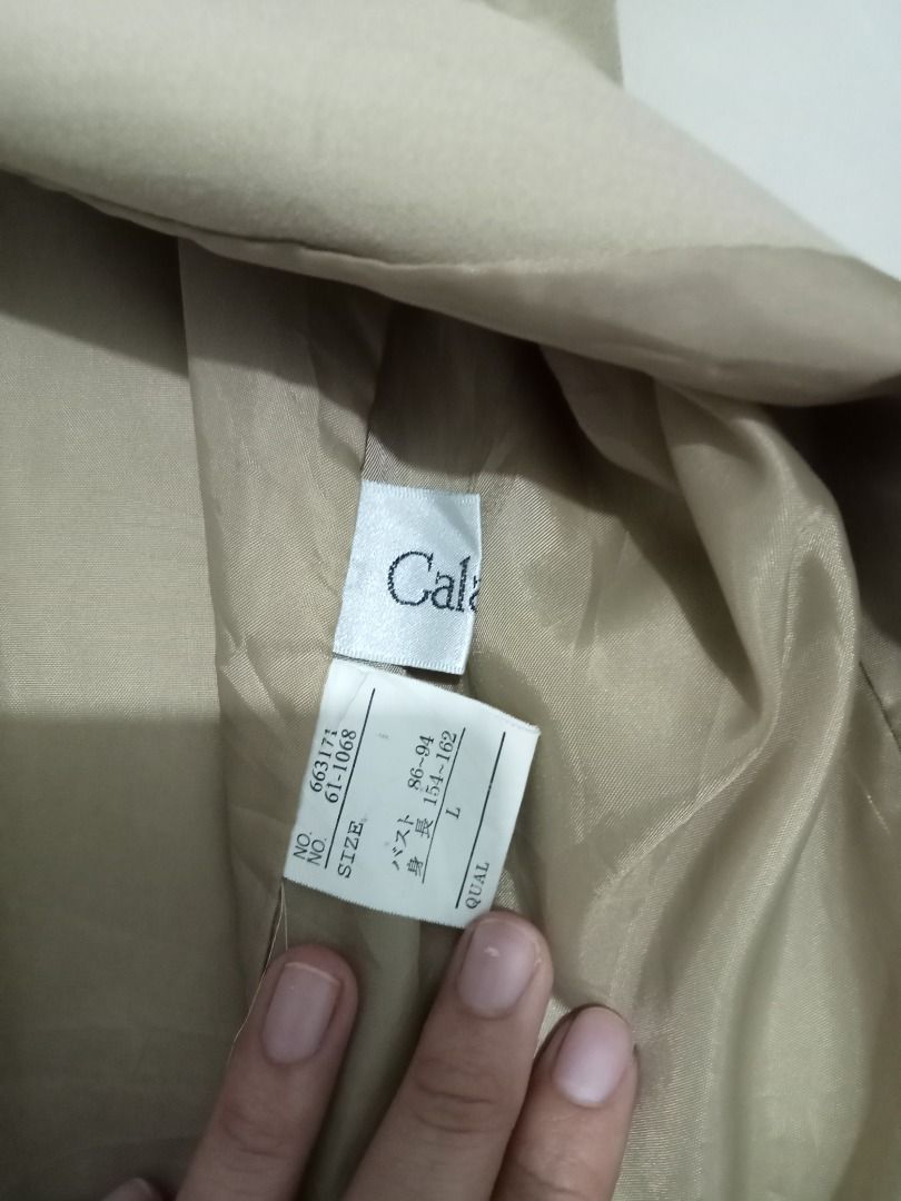 Unisex Galactica Khaki Blazer Jacket (Category: Coats, Jackets and Outerwear) located in Quezon. Submitted by her_wardrobeee (Listing ID 1268963320, Image 3). Description: Size M-L with shoulder pads No issue.