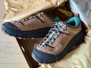 [US11] Hoka x Bodega Tor Ultra Low