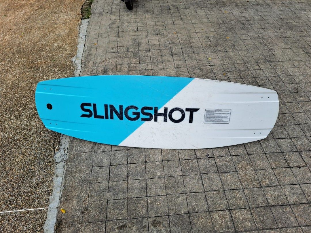 Slingshot Windsor 2021 141cm plus Slingshot KTV 2021 Wakeboardset