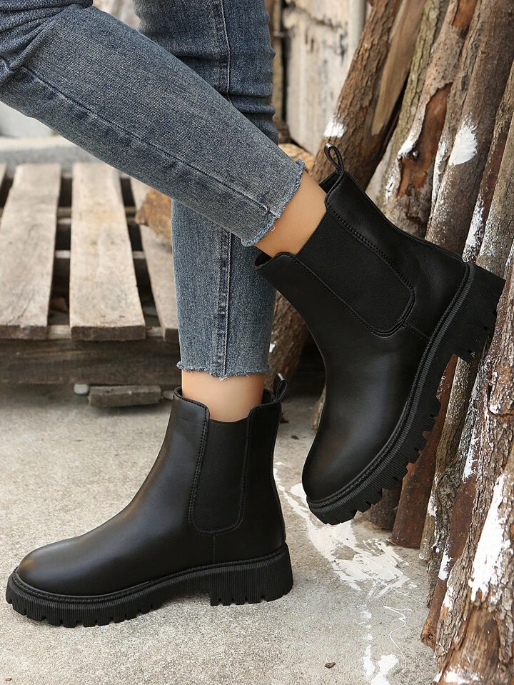 Chunky chelsea discount boots womens