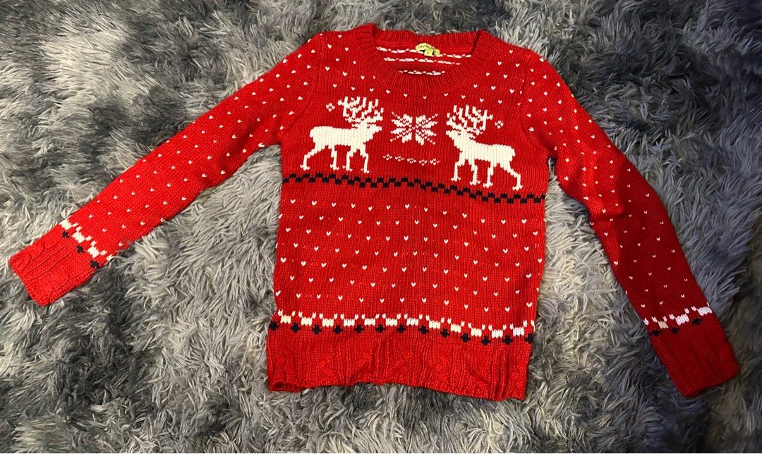 Women girl red winter reindeer Xmas sweater wear