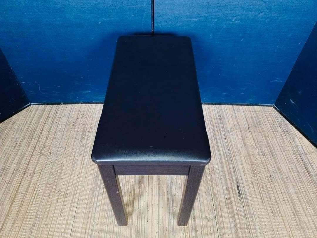 Yamaha Piano Chair 24”L x 12”W x 20”H Php 3800 Solid wood Leather seat