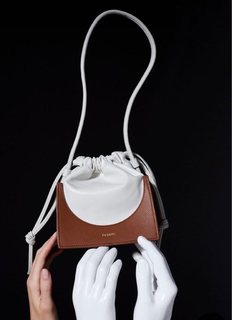 YUZEFI Pouchy Clutch Bag