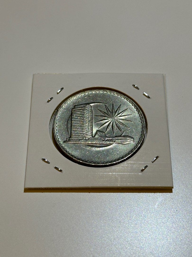 1 Ringgit 1985 (Category: Currency) located in Kuala Lumpur. Submitted by sue_2000 (Listing ID 1272845726, Image 3). Description: Item: 1 Ringgit Parliament Year 1985 Total Mintage: 355,472 Condition: uncirculated (UNC) What you see is what you get! Welcome to request for better pictures. Combined shipping availabe upon request. Payment through Carousell app, TnG or Bank transfer. .