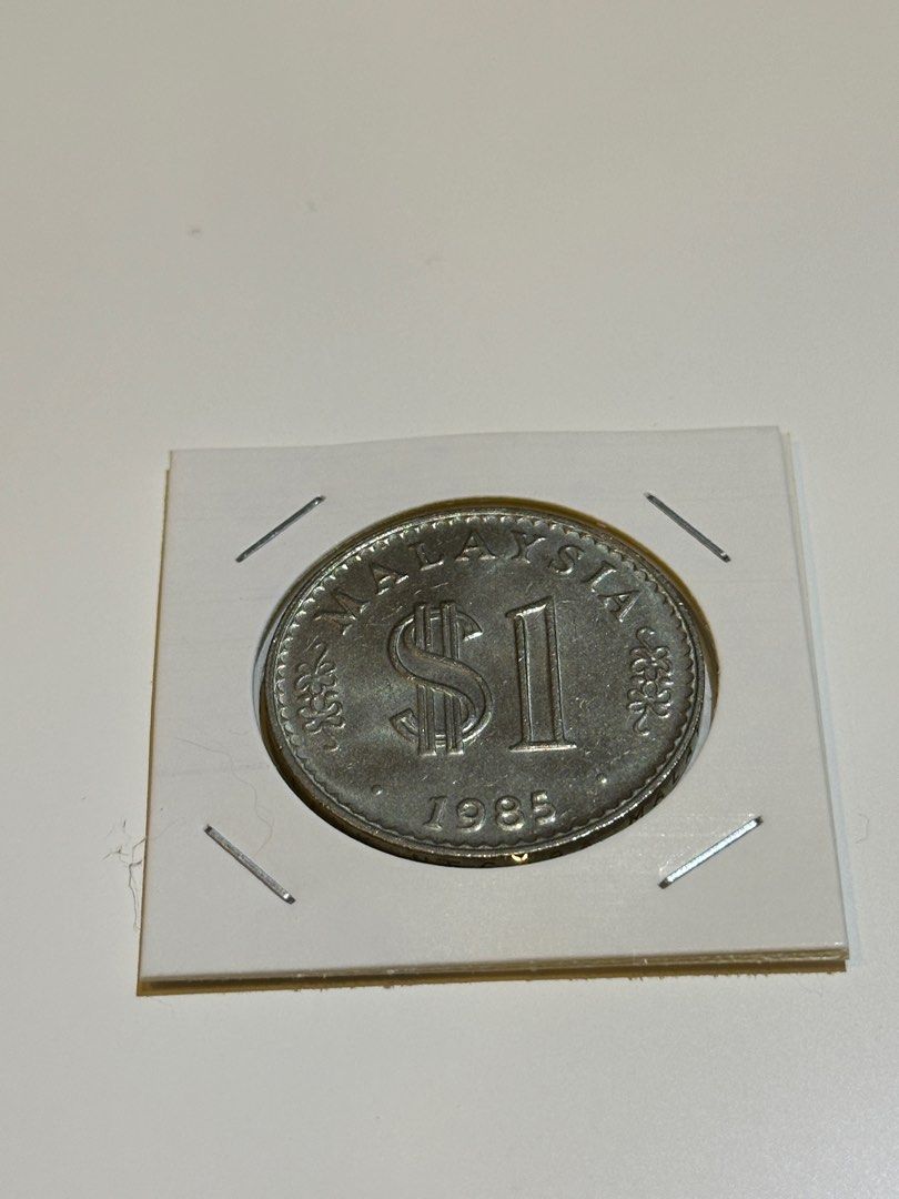 1 Ringgit 1985 (Category: Currency) located in Kuala Lumpur. Submitted by sue_2000 (Listing ID 1272845726, Image 2). Description: Item: 1 Ringgit Parliament Year 1985 Total Mintage: 355,472 Condition: uncirculated (UNC) What you see is what you get! Welcome to request for better pictures. Combined shipping availabe upon request. Payment through Carousell app, TnG or Bank transfer. .