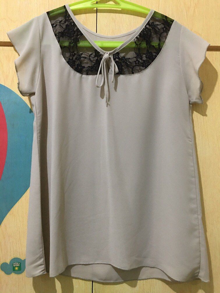 Blouse bundle flowy fabric (Category: Blouses) located in Antipolo. Submitted by seylecious (Listing ID 1272830950, Image 1). Description: Flowy blouse bundle Fit Medium Beige and blue green with lace neckline accept Rfs: decluttering.