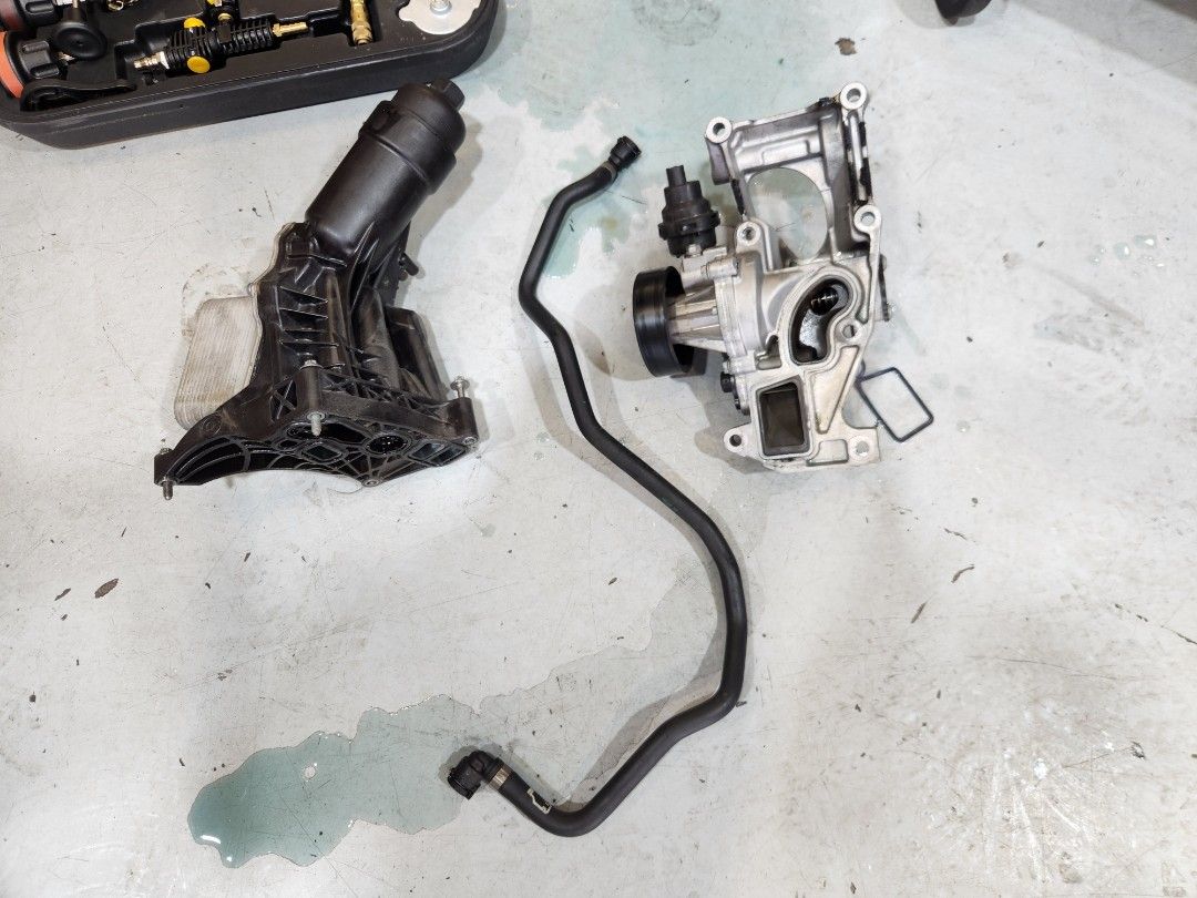 BMW X3 G01 Change Original Water Pump With Bracket, Thermostat, Oil ...