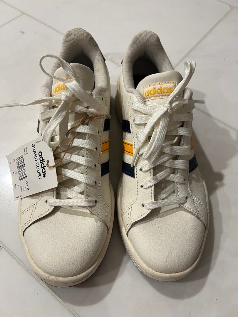 Adidas yellow stripe discount shoes