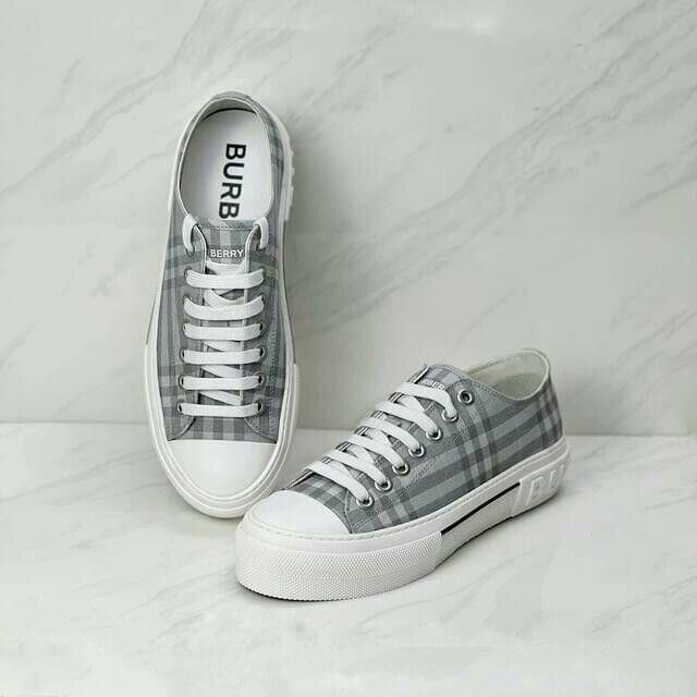 Burberry sneakers clearance womens grey