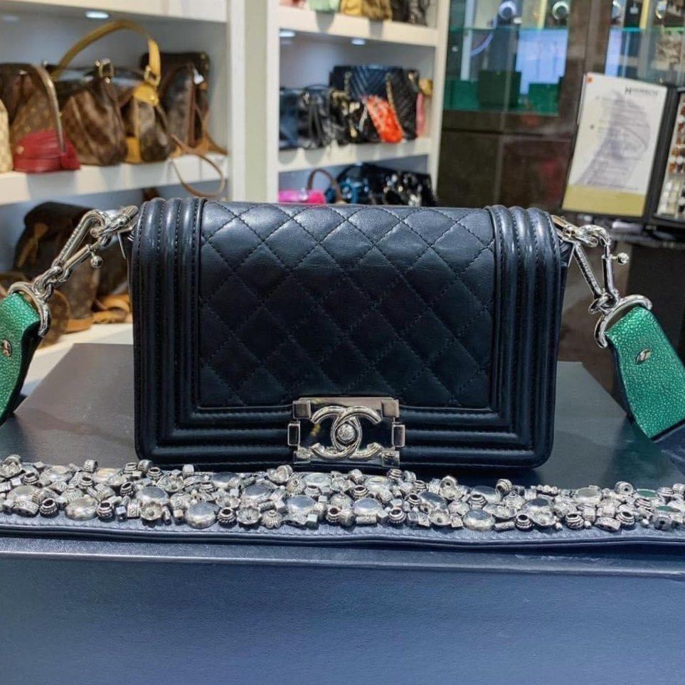 Chanel boy sling deals bag