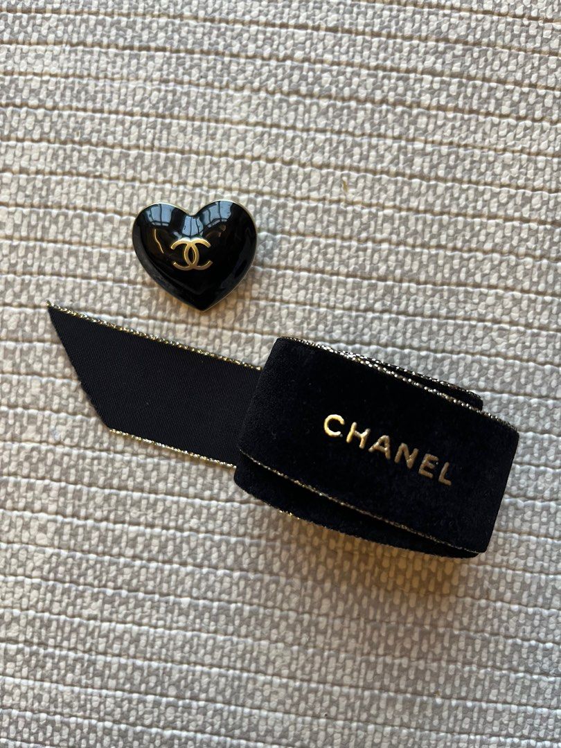 【オンラインショップ】 CHANEL Luxury Charm, Camellia and Heart 2023 XMAS ラッピング・包装