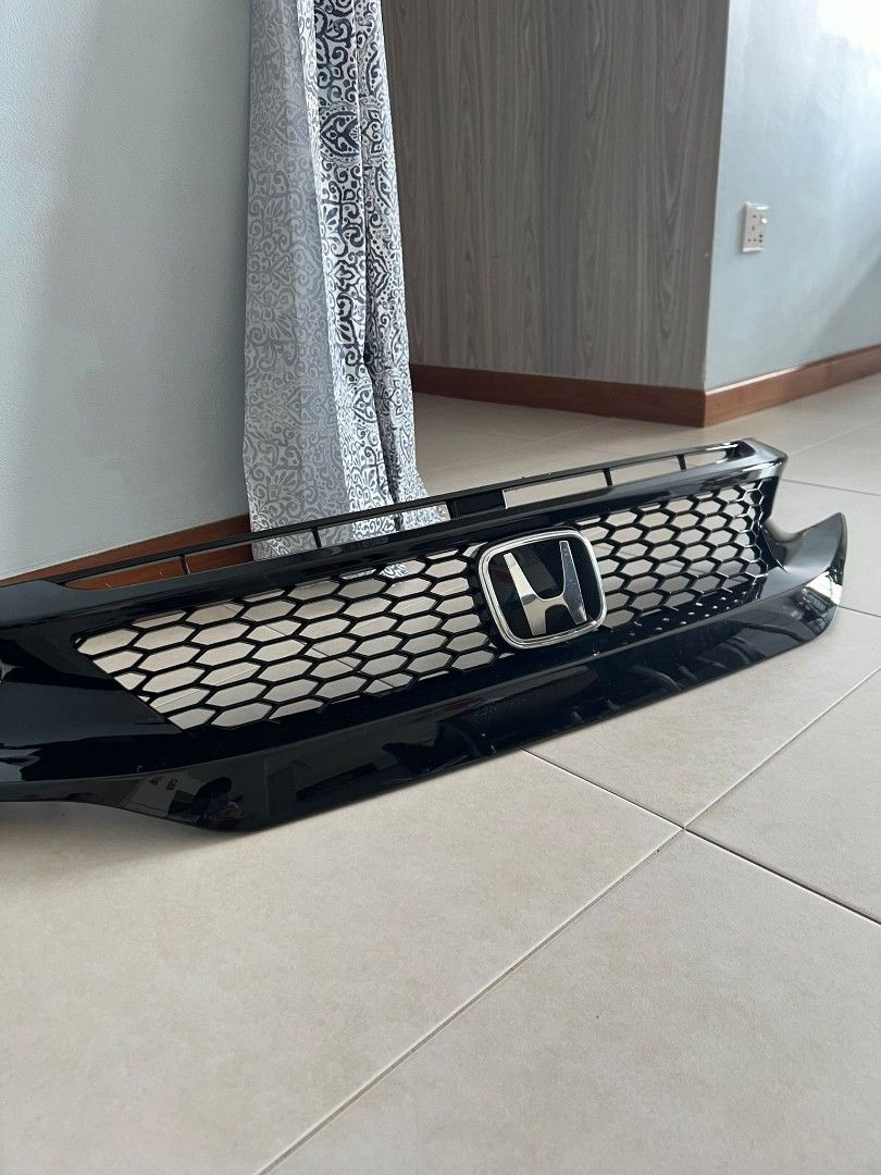Civic FC SI grill with emblem, Car Accessories, Accessories on Carousell