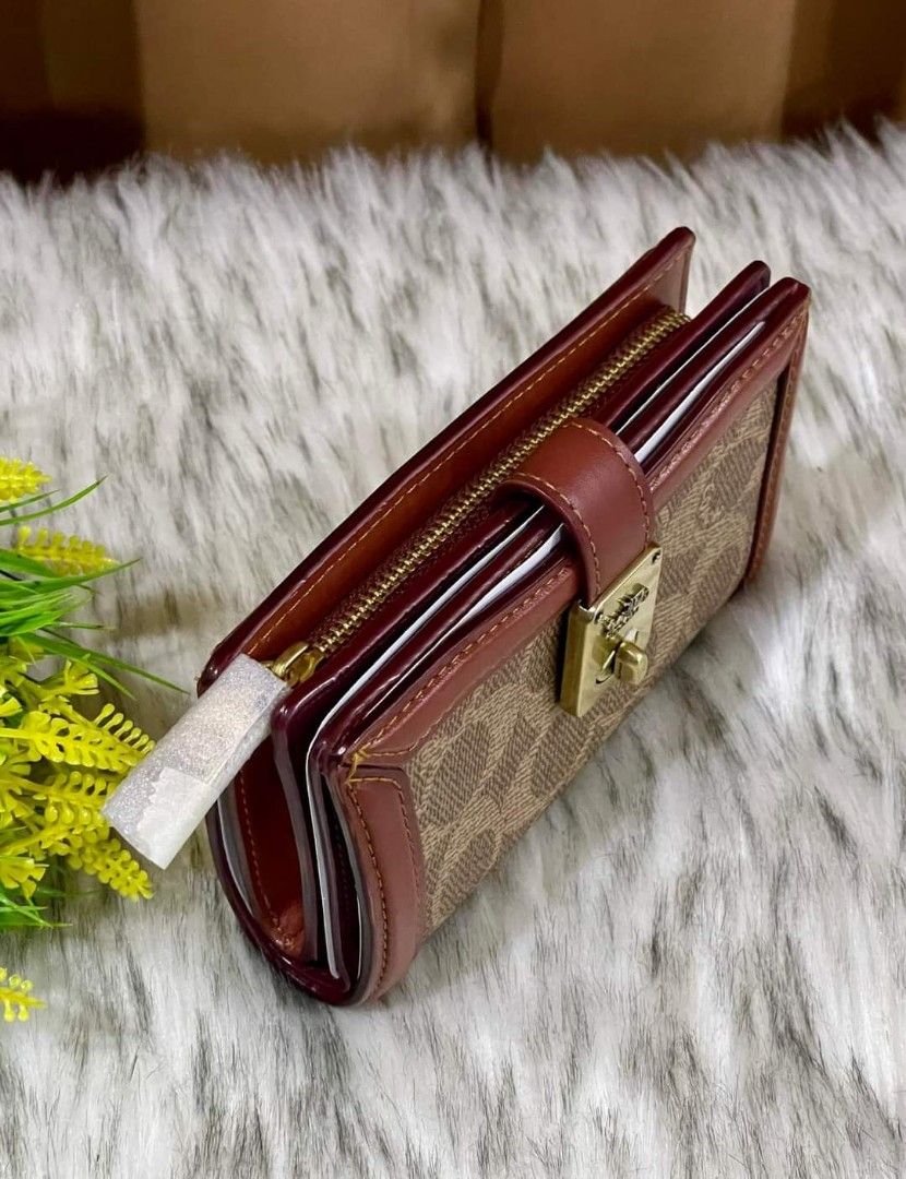 Hutton wallet coach shop
