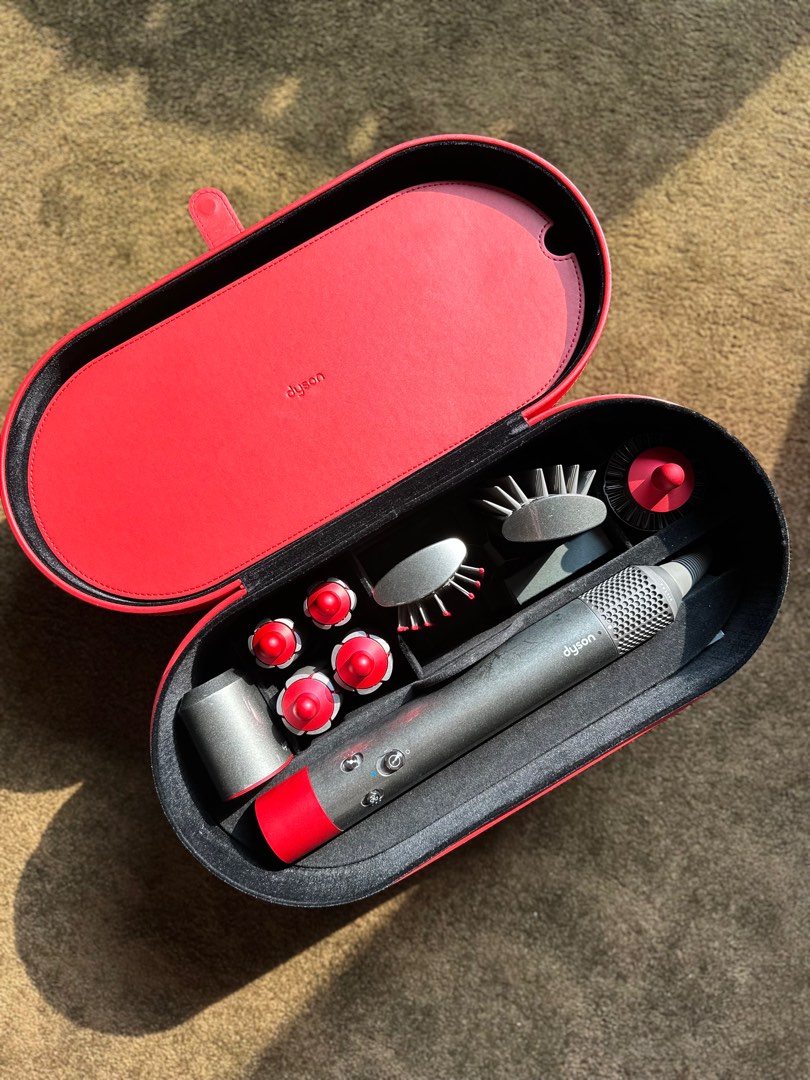 Crisp Dyson Airwrap Red Light Capture Nature