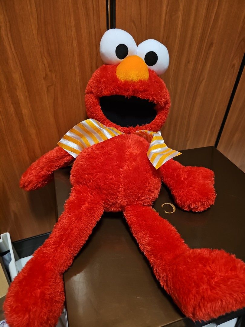 Elmo, Hobbies & Toys, Toys & Games on Carousell
