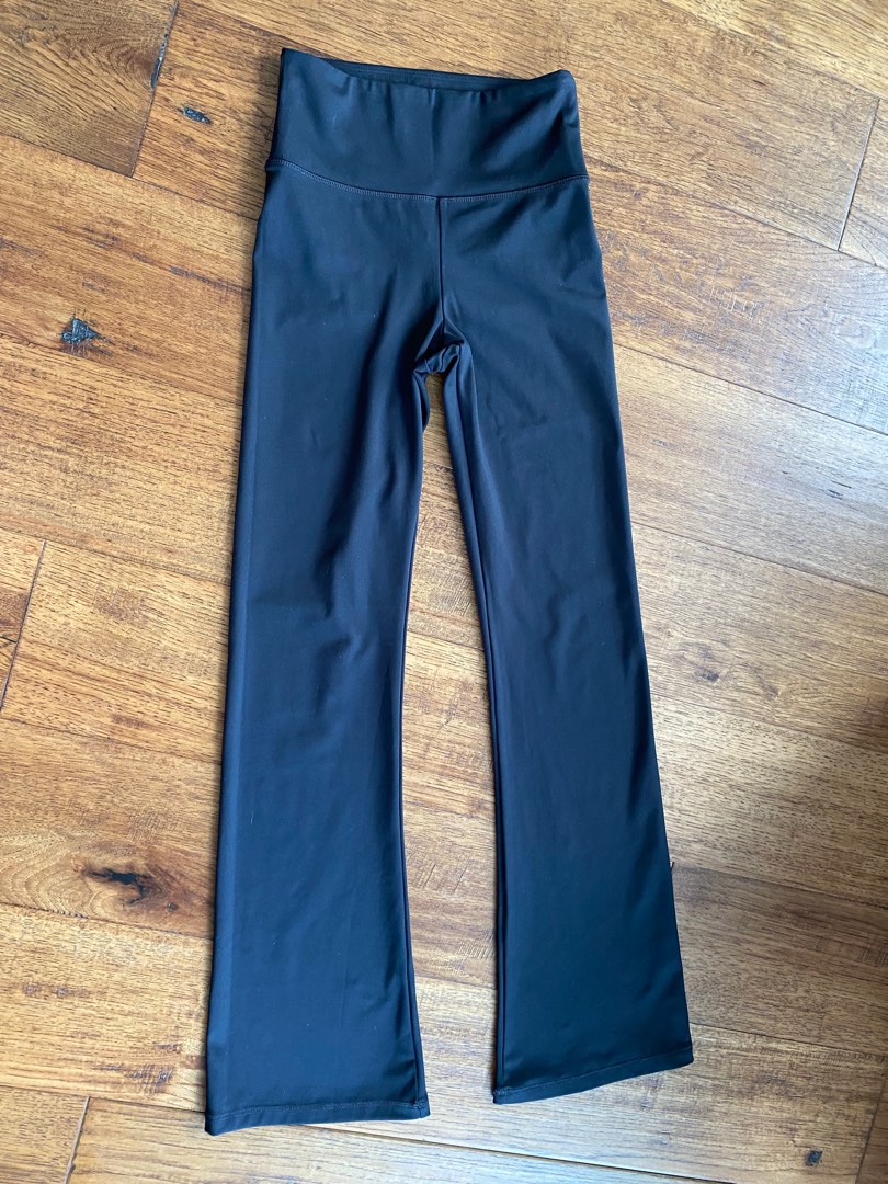 American Eagle “The Everything Flare” Leggings Yoga Pants Black Size Small  Short