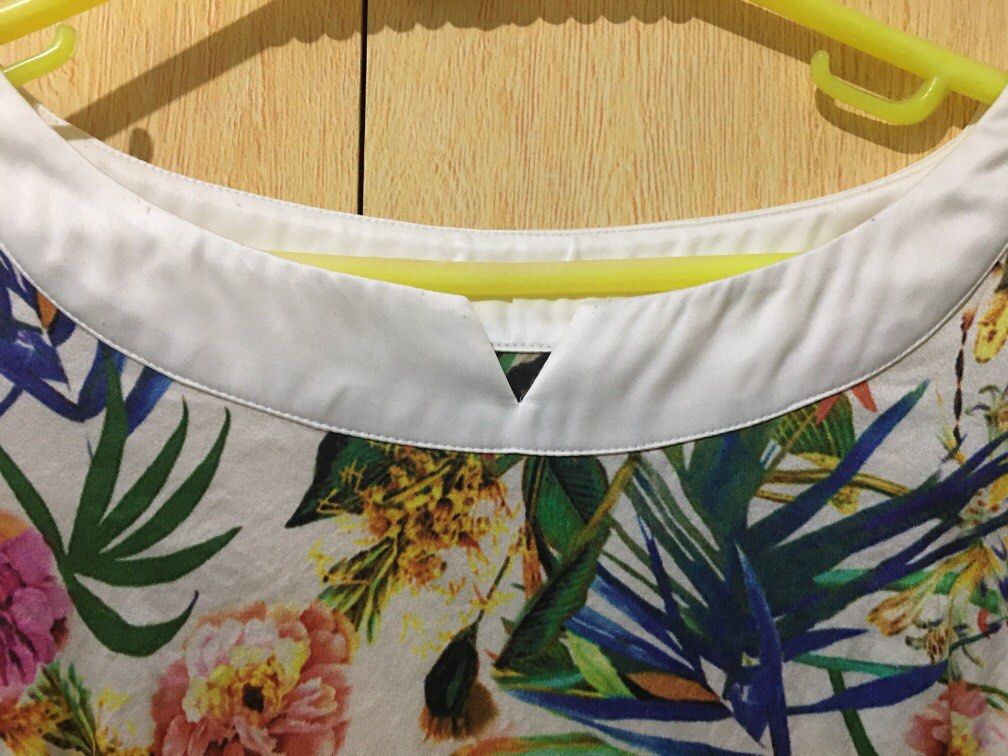 Floral blouse for women (Category: Blouses) located in Antipolo. Submitted by seylecious (Listing ID 1272837376, Image 2). Description: Floral blouse from flowy material (satin like) Fits medium With size invisible zipper Very comfy and lightweight .