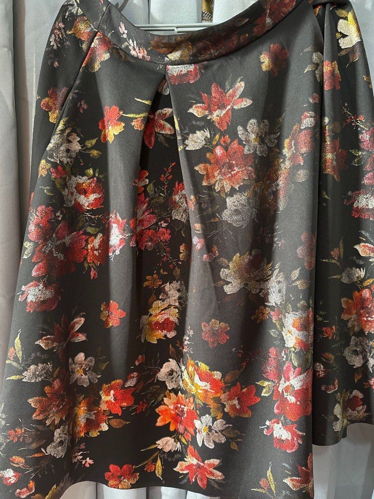 Floral skirt w/side pockets (Category: Skirts) located in Iloilo. Submitted by krissy10 (Listing ID 1272700831, Image 1). Description: 💖Please read before buying 💖 ☑️Brand/Size: Zalora brand /Large- Stretchy 30-32” waist 💟PRELOVED Dress in good condition. Pls manage your expectations. May show signs of usage. ❣️No return/refund 🚫Last Price ⚠️Sorry no offers please 💖Color may vary due to lighting 🛍️RFS: Decluterring Issue: color faded but lo