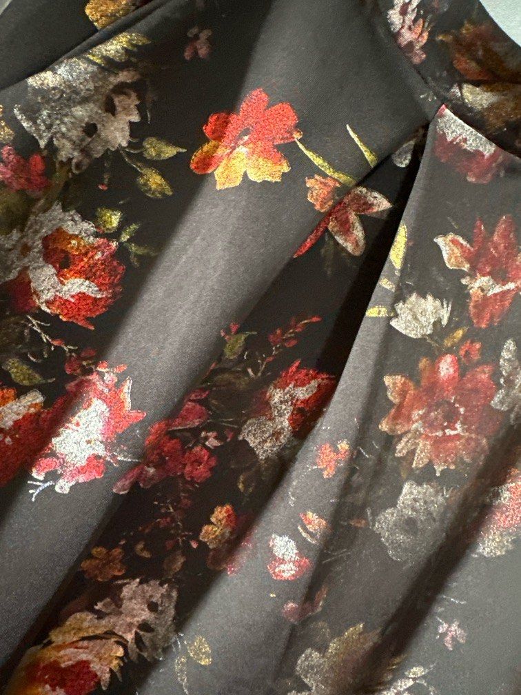 Floral skirt w/side pockets (Category: Skirts) located in Iloilo. Submitted by krissy10 (Listing ID 1272700831, Image 3). Description: 💖Please read before buying 💖 ☑️Brand/Size: Zalora brand /Large- Stretchy 30-32” waist 💟PRELOVED Dress in good condition. Pls manage your expectations. May show signs of usage. ❣️No return/refund 🚫Last Price ⚠️Sorry no offers please 💖Color may vary due to lighting 🛍️RFS: Decluterring Issue: color faded but lo