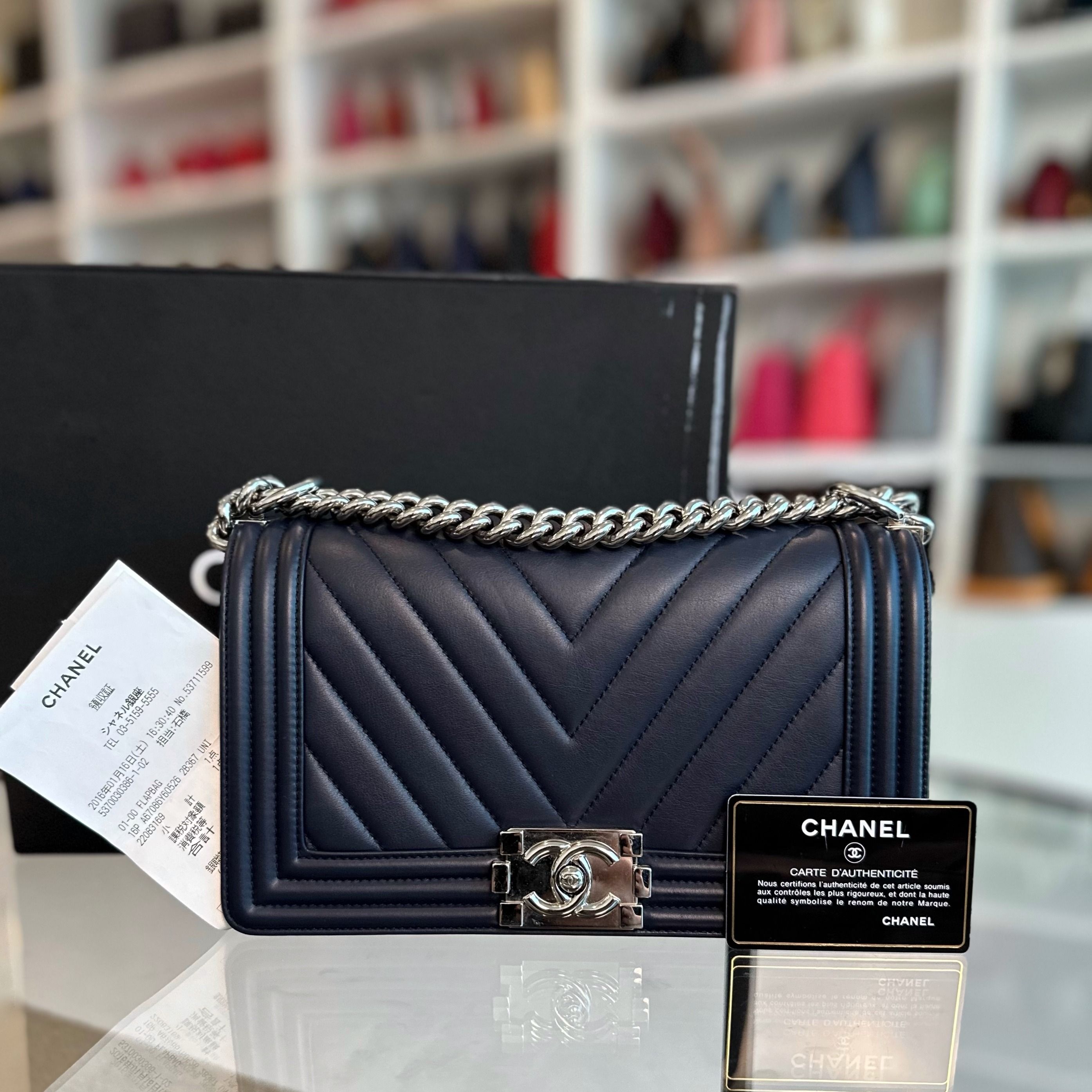 Chanel boy 2025 chevron lambskin