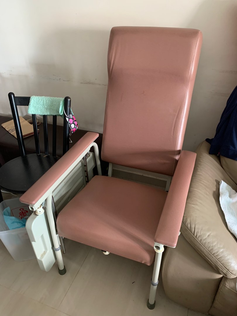 Geriatric chair for elderly, Health & Nutrition, Assistive