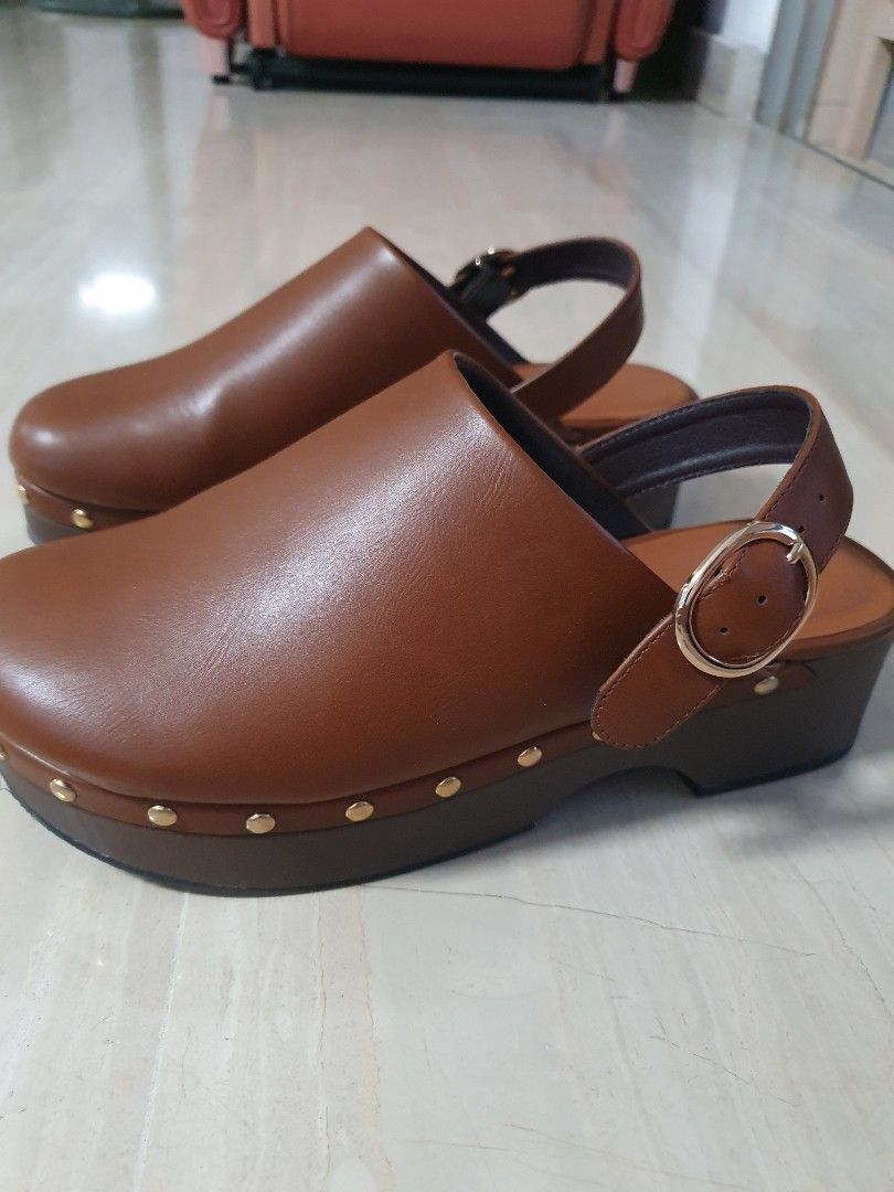 Chunky clogs hot sale