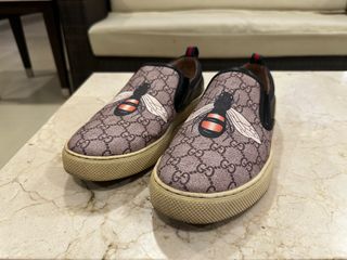 Gucci bee slip on store