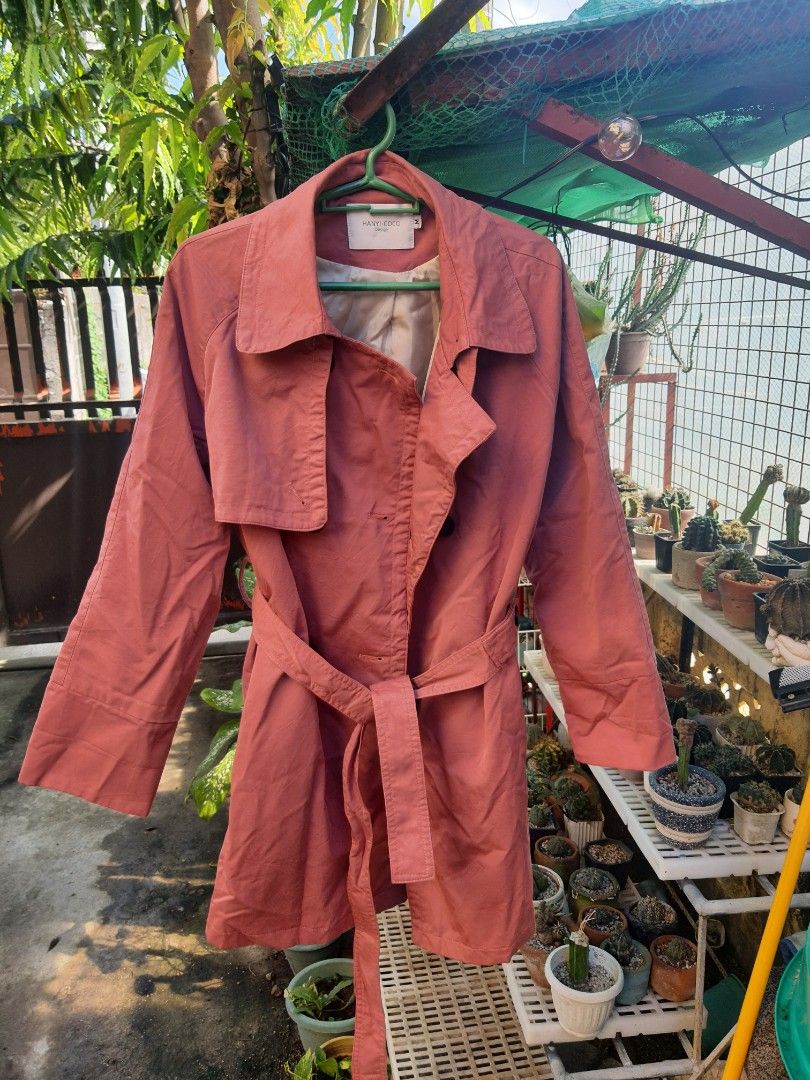 hanyi.coco Trenchcoat w/ belt (Category: Coats, Jackets and Outerwear) located in Valenzuela. Submitted by renkaramel (Listing ID 1272652502, Image 1). Description: Fits M-Semi Large Complete with belt and buttons Color rate 10/10 Di pa nagagamit, good as new. Nalabhan na isusuot nalang. Location: Valenzuela City.
