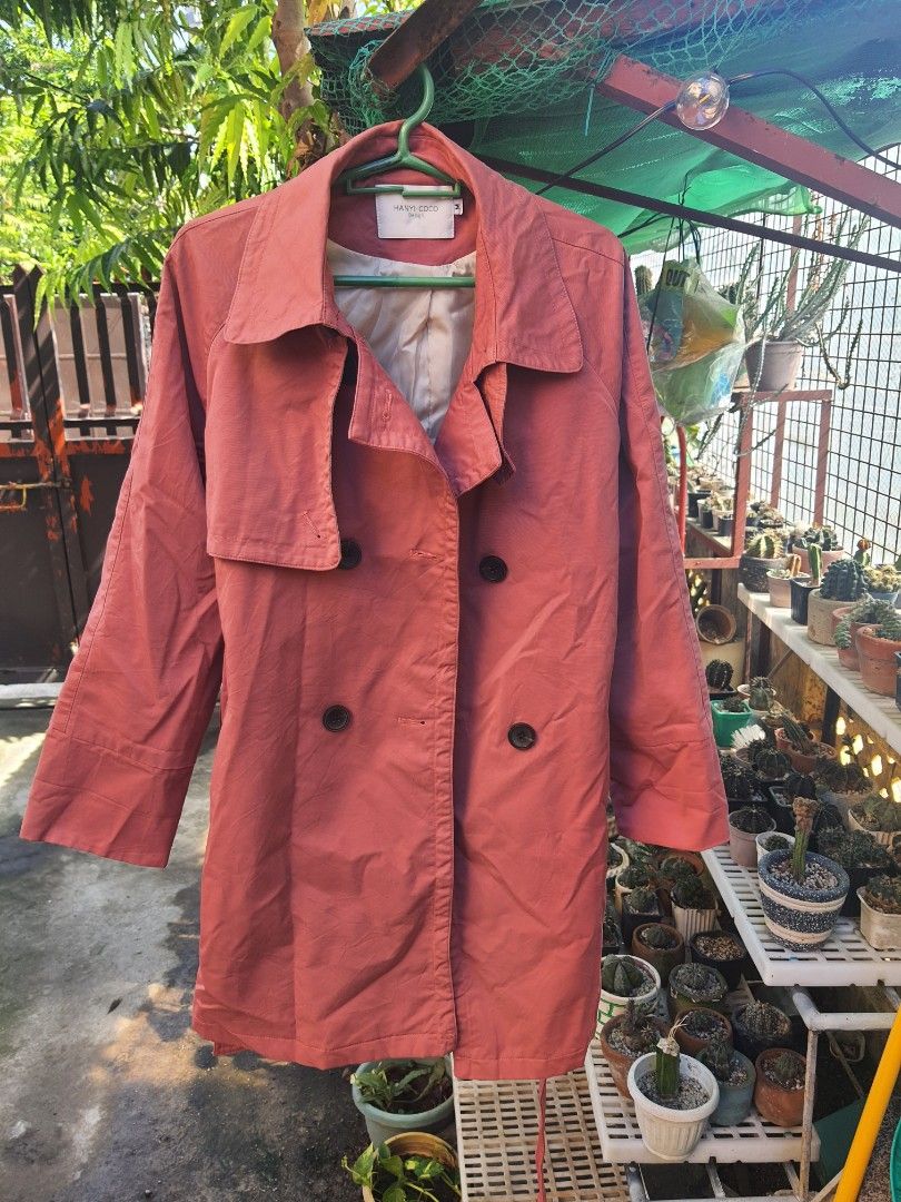 hanyi.coco Trenchcoat w/ belt (Category: Coats, Jackets and Outerwear) located in Valenzuela. Submitted by renkaramel (Listing ID 1272652502, Image 2). Description: Fits M-Semi Large Complete with belt and buttons Color rate 10/10 Di pa nagagamit, good as new. Nalabhan na isusuot nalang. Location: Valenzuela City.