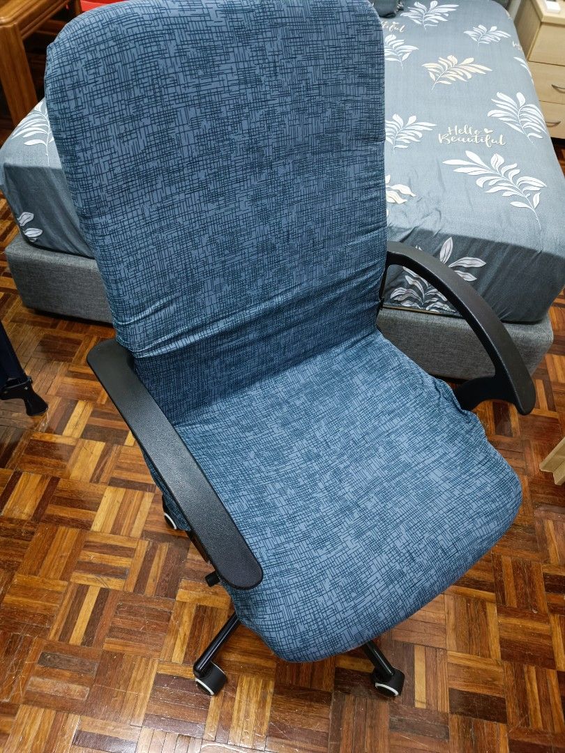 IKEA office chair with new seat cover and wheels Hydraulics still wokrong
