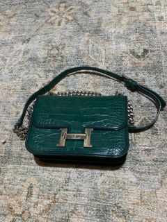 (Category: ) located in . Submitted by Declutterbags (Listing ID 1272874946, Image 1). Description: .