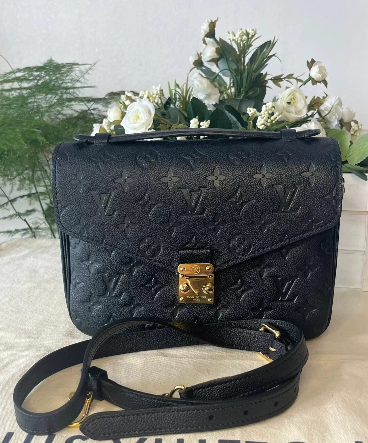 Louis vuitton 2025 pochette metis noir
