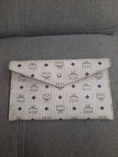 (Category: ) located in . Submitted by shoppedroppe (Listing ID 1272784107, Image 1). Description: .