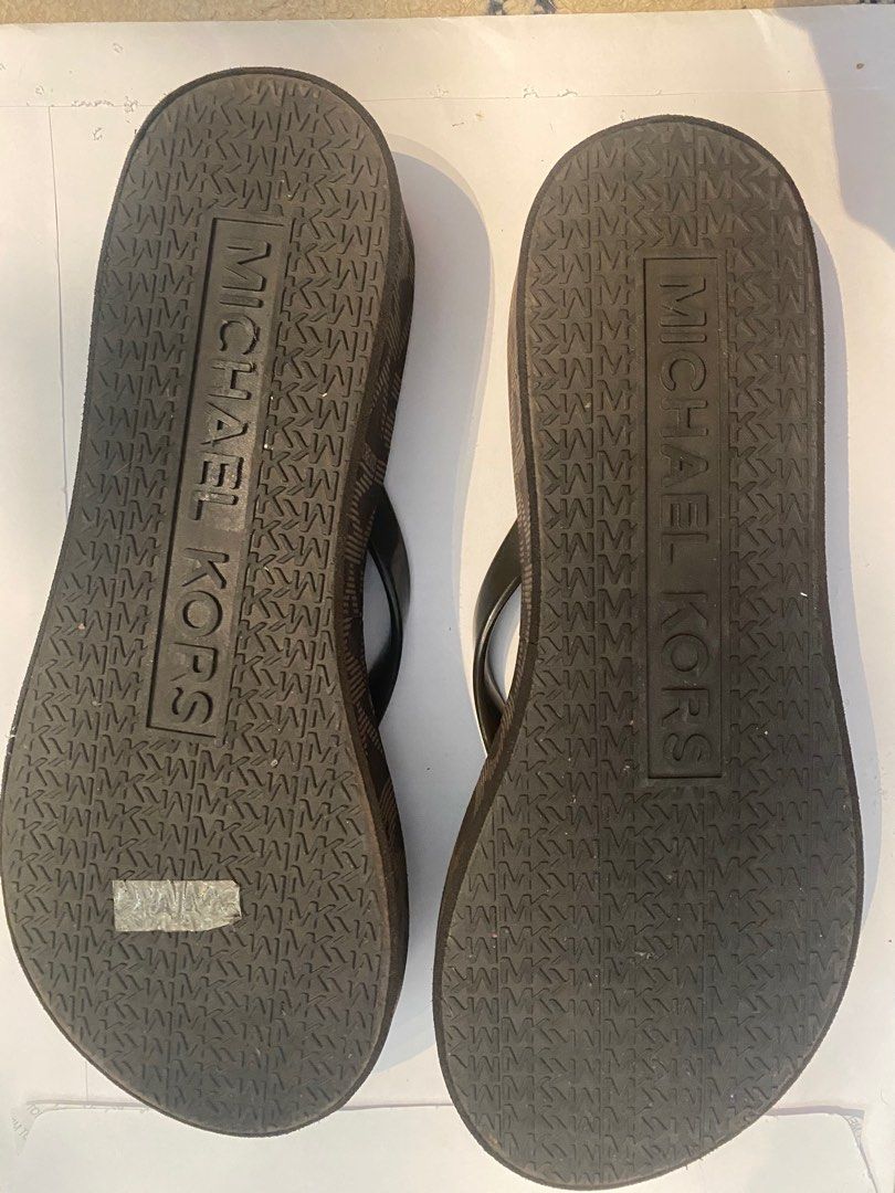 Michael Kors slippers size 7M Women s Fashion Footwear