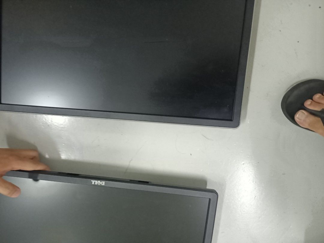 Monitor (Category: Desktops) located in Singapore. Submitted by koon84 (Listing ID 1272727790, Image 1). Description: .