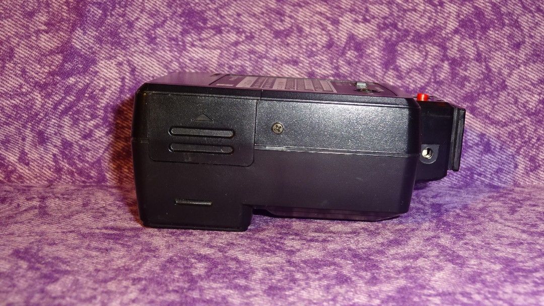 National PE-200S film camera flash (Category: Flashes) located in Paranaque City. Submitted by kutoi.ancheta (Listing ID 1272835610, Image 3). Description: National PE-200S film camera flash ₱900 ✅ hot shoe mount ✅ uses 4x AA batteries! (excluded) ✅ 6/10 cosmetics with signs of use! condition: seems to be functioning! ☝️trigger voltage and compatibility your responsibility! As is only! Defects included! no warranties! pm for inquiries. #nationalc
