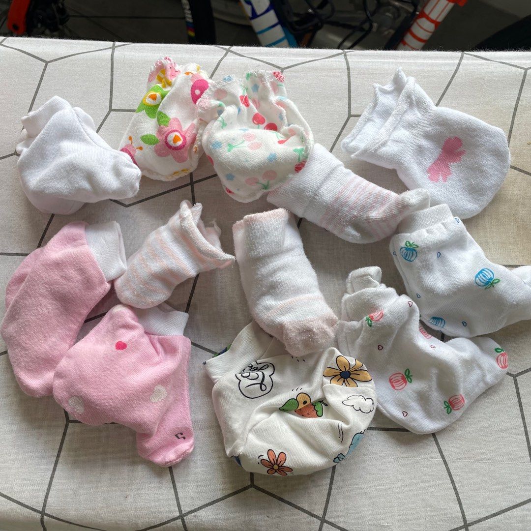 Newborn baby cheap mittens and socks