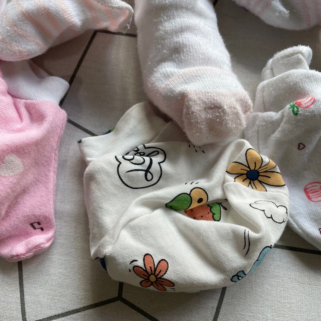 Newborn socks deals and mittens