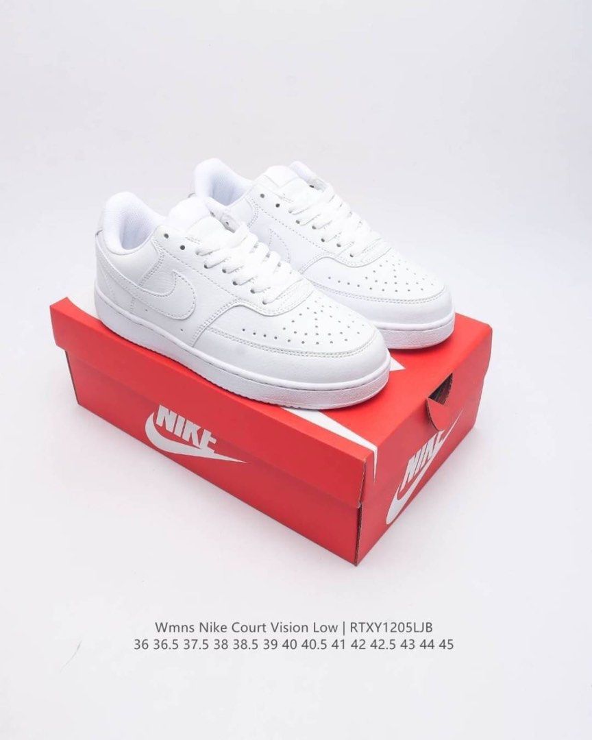 Women's throwback discount nike shoes