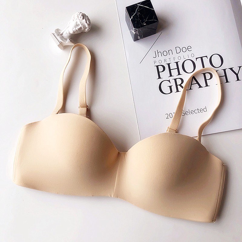 skims wireless form strapless bra, Women's Fashion, New Undergarments &  Loungewear on Carousell