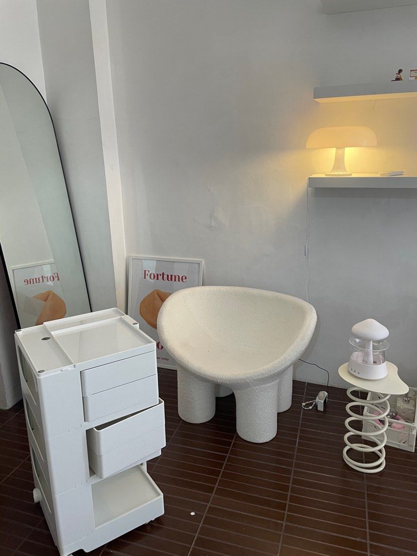 one seater aesthetic white milk sofa (Category: Sofas) located in Quezon City. Submitted by nabi1004 (Listing ID 1272881414, Image 1). Description: silverhome.ph on ig.