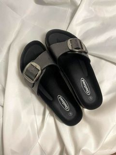Outland Original Brand New with Minimal Flaw Slippers Sandals