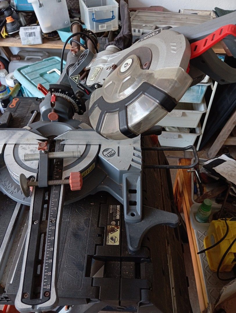 Ozito double bevel online mitre saw