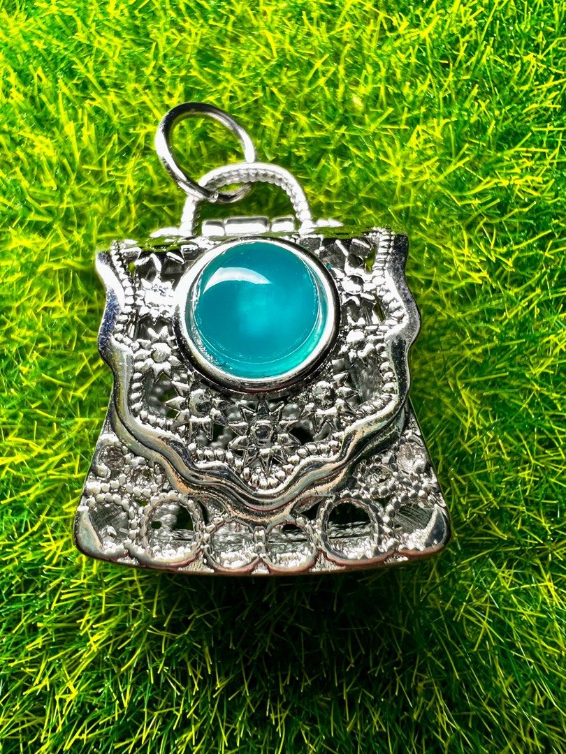 Chalcedony pendant top
