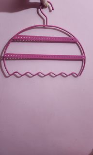 Pink metal accesory hanger