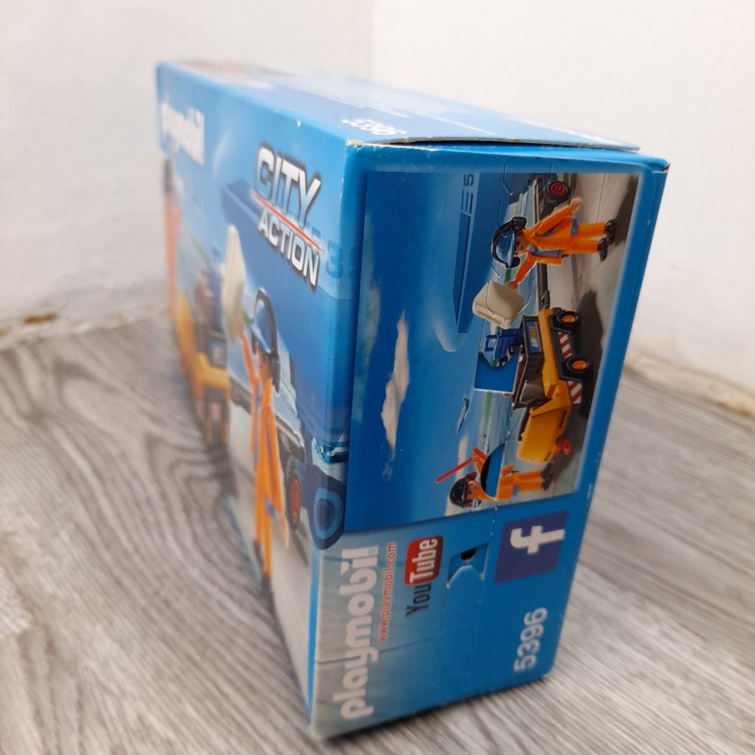 PlayMobil City Action 5396 Aircraft Tug with Ground Crew Hobbies
