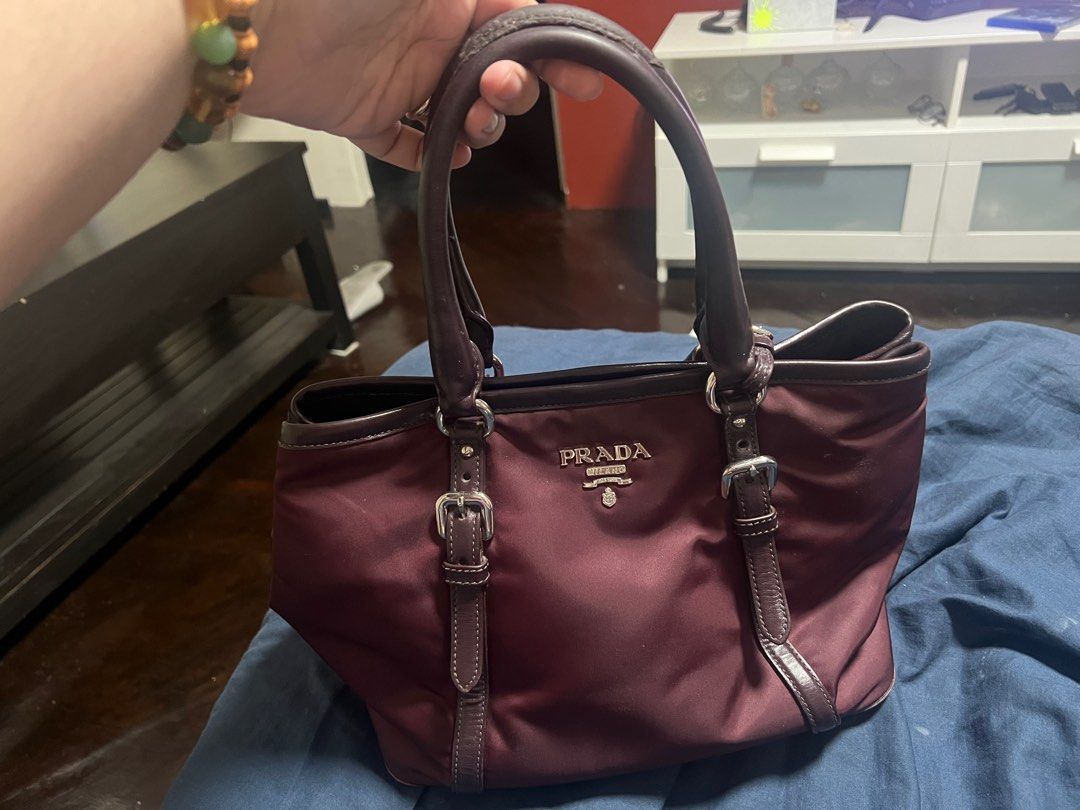 Prada Nylon Bag (Category: Luxury Bags & Wallets) located in Pasay City. Submitted by mariadonnakylebecker (Listing ID 1272789012, Image 2). Description: .
