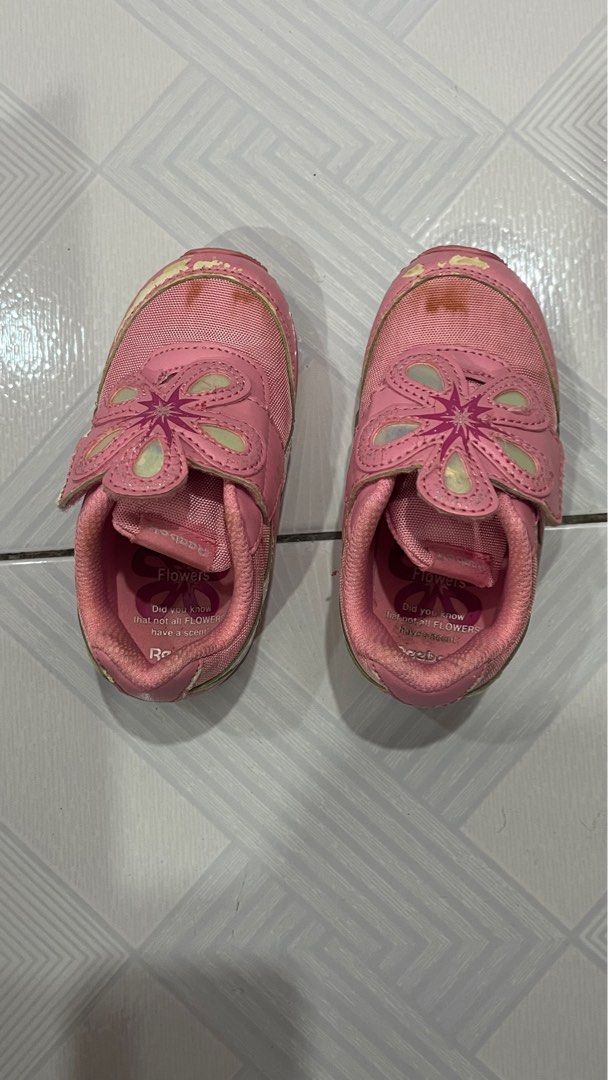 Reebok baby clearance pink shoes
