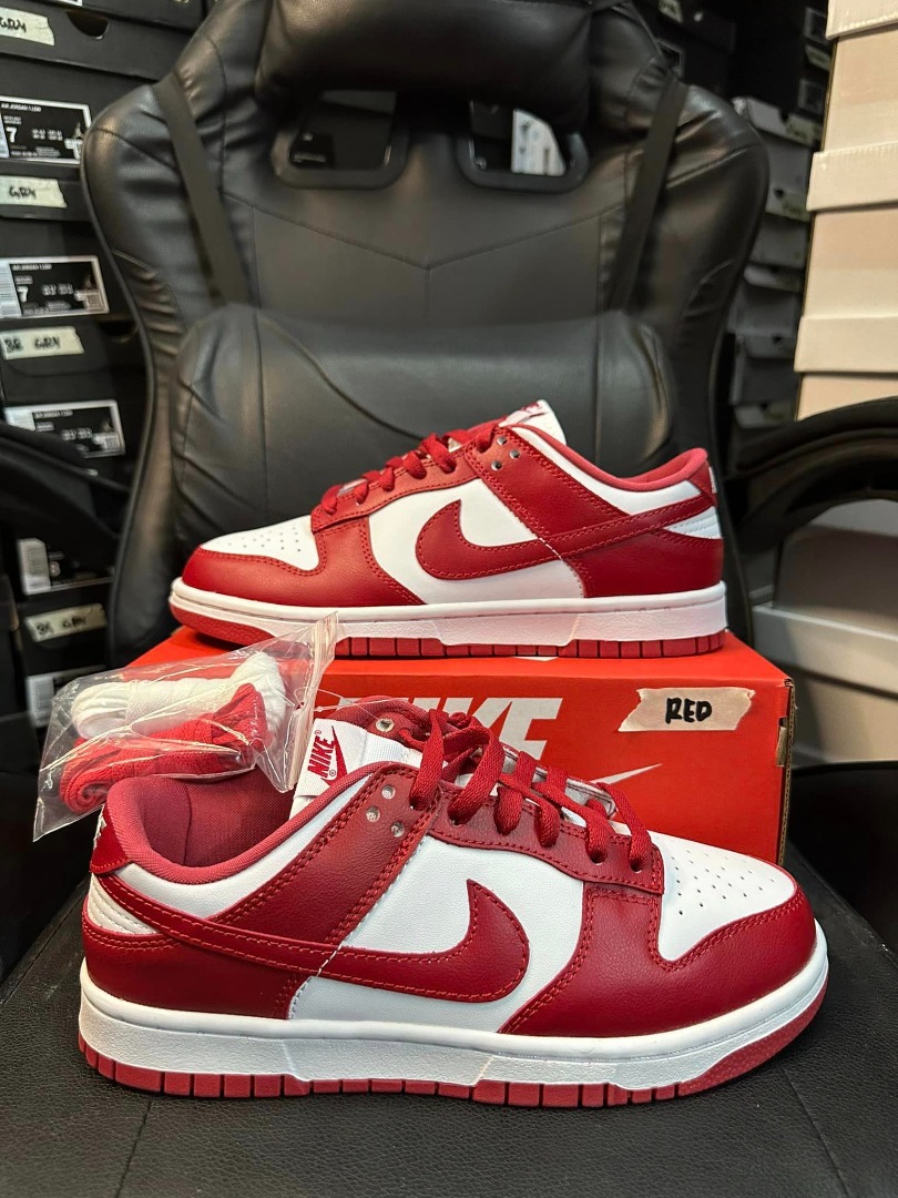 sb dunk red black